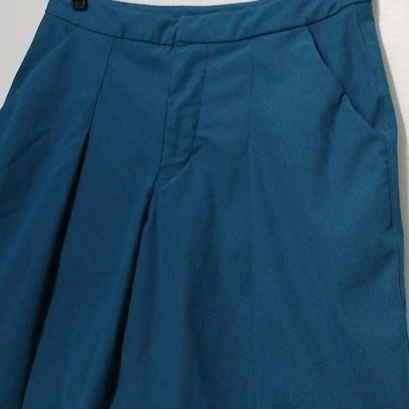 Lululemon women's Bermuda shorts size 6